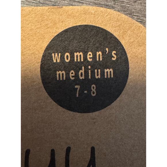 HUU women’s size 7-8 slippers - Picture 2 of 3